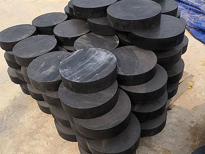 天河区板式橡胶支座由若干层橡胶片与薄钢板经加压硫化